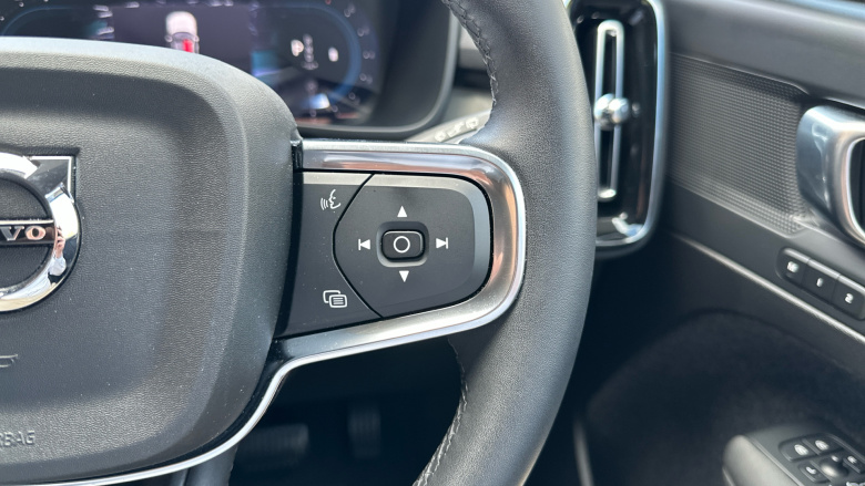 Volvo XC40 2.0 B3P Plus Dark 5dr Auto Petrol Estate